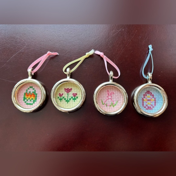 Lot Of 7 Easter Ornaments Cross Stitch 1.5” Framed Chicks Eggs Bunny Flowers Vtg - Picture 5 of 7